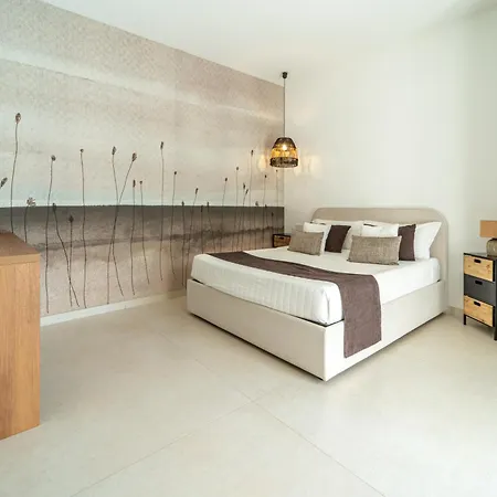 Cirie - 6 Camere, Piscina & Colazione בית חווה