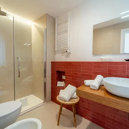 Cirie - 6 Camere, Piscina & Colazione בית חווה