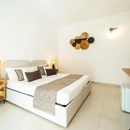 Cirie - 6 Camere, Piscina & Colazione