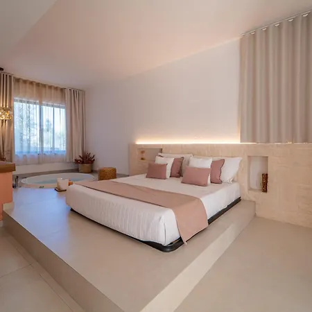 בית חווה Cirie - 6 Camere, Piscina & Colazione